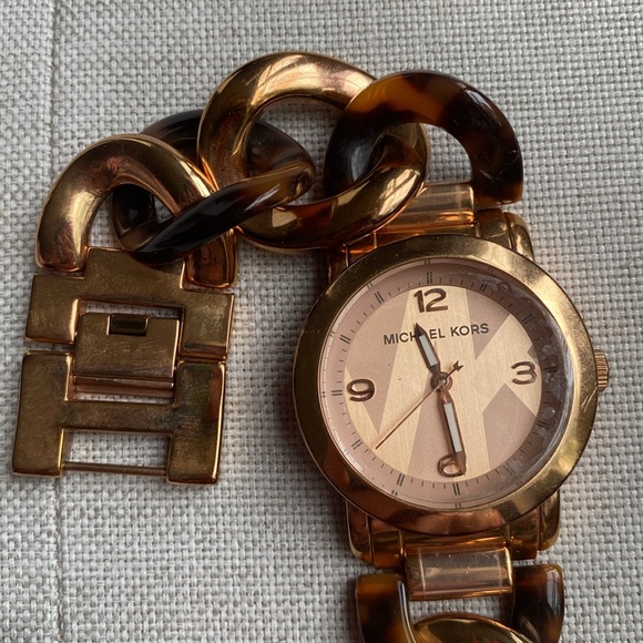 Michael Kors Runway Twist Rose Gold and Tortoise Chain Watch MK4273 - Picture 2 of 7
